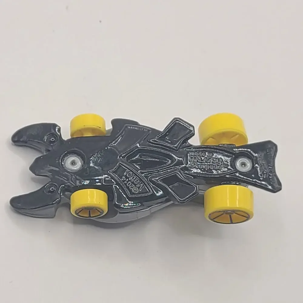 Hot Wheels Scorpedo Scorpion Gray Yellow 2014 Mattel Cars Kids Toys Collectors P